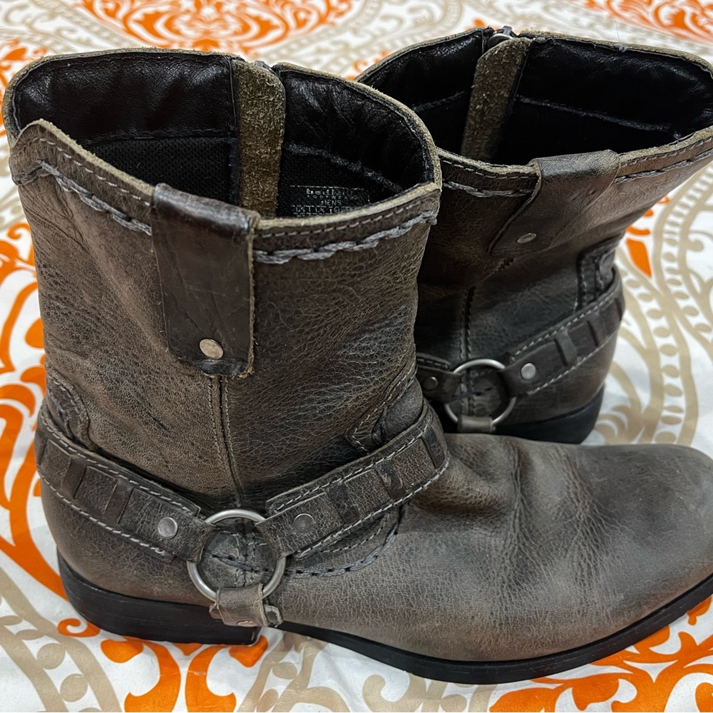 Mens size 9.5 BedStu boots